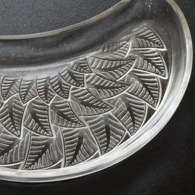 ルネ・ラリック「クレセント皿 オルモー 幅21cm」《ギャルリーオルフェ》