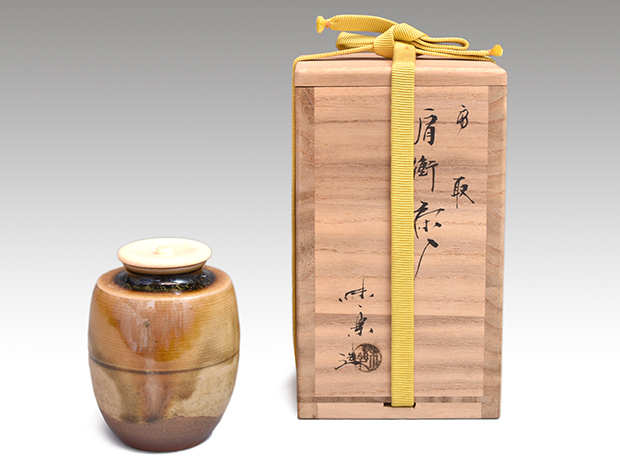 高取 肩衝茶入 十四代 亀井味楽(作) 共箱 | 古美術ささき
