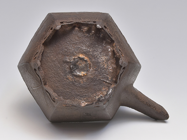 鉄燗鍋 銚子 六角松竹梅紋 海老手付 染付蓋 江戸時代 | 古美術ささき