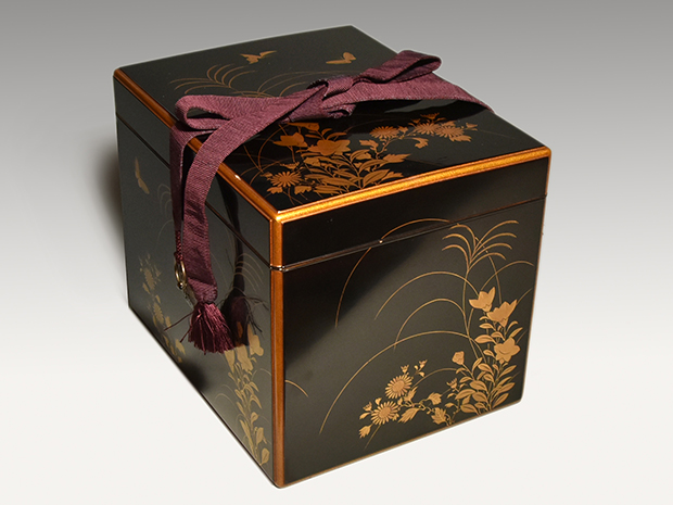 秋草蒔絵鼓箱 豪華彫金、銀金具付 明治から大正頃 | 古美術ささき