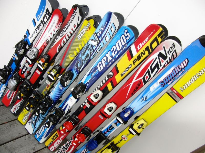 傷少なめ】1シーズンレンタルスキー3点セット／板・ブーツ・ストック