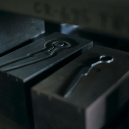 ダマスカス鋼の歴史と技術 - 理美容鋏「景雲 KEIUN」