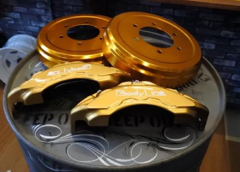 NV350キャラバン エクステリアキャリパーカバー＆ドラムカバーセット