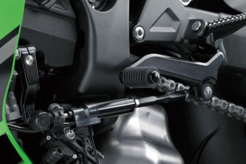 Ninja ZX-10R ABS］5年ぶりに大規模アップデートを受けた2016年モデル