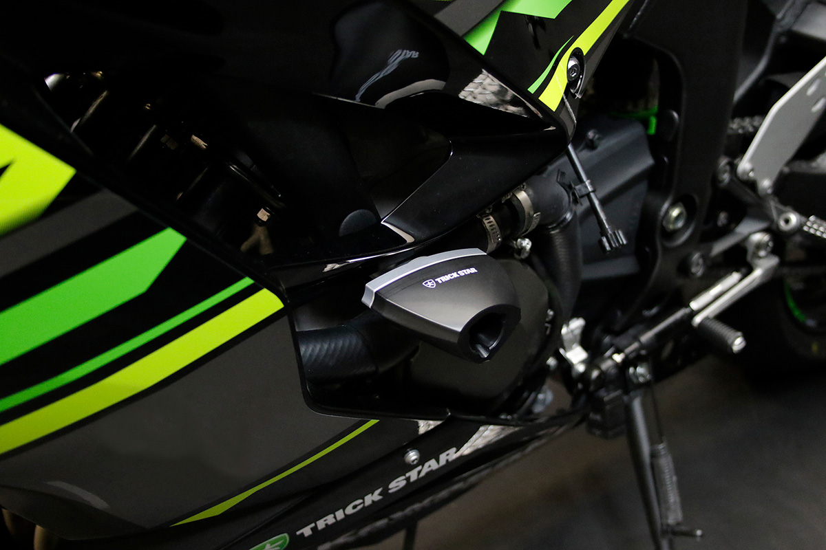 トリックスターより、Ninja ZX-6R(19〜)用のフレームスライダー3タイプ