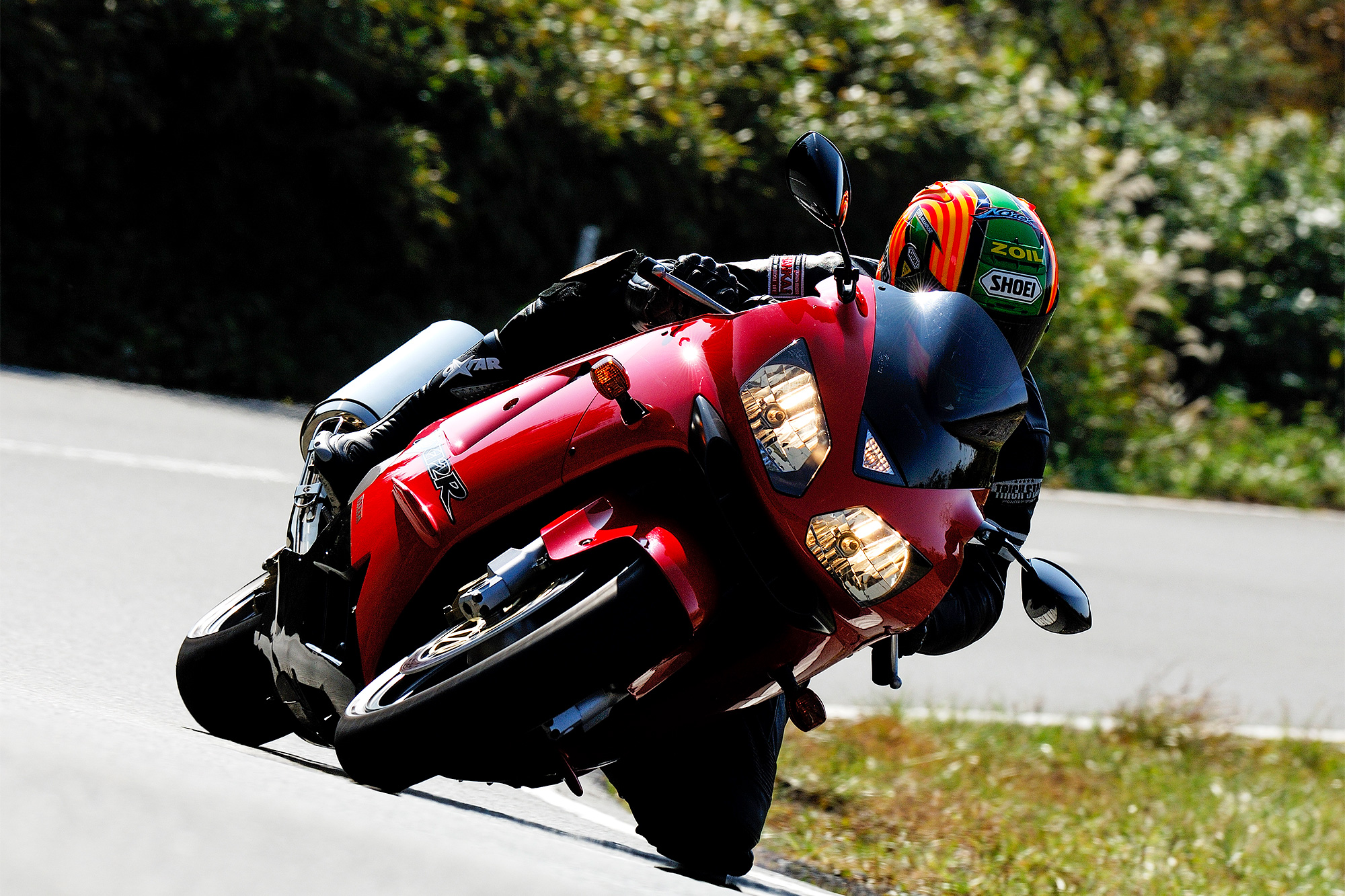 過激なパワーと加速力。艦の称号がここにある／ZX-12R(2002) | 試乗