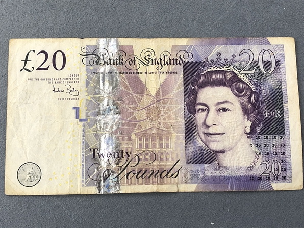 英ポンド新紙幣発行！銀行で断られた古い紙幣も当店へ＞イギリスポンド