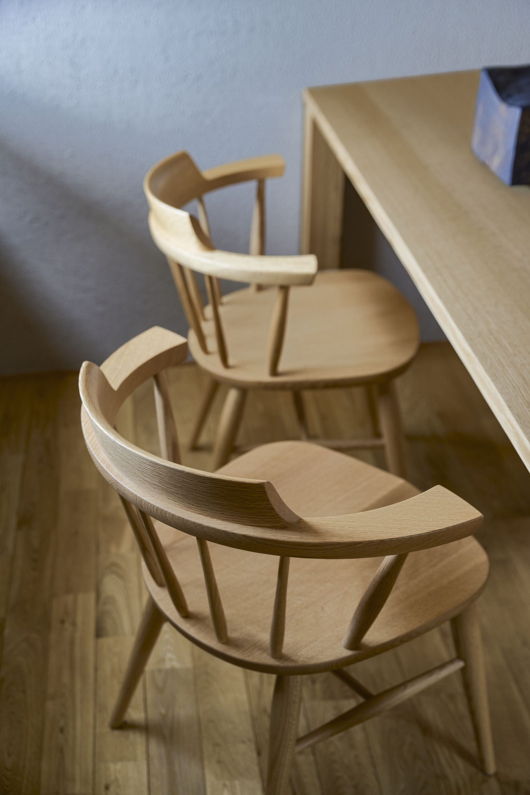 クラウンチェア - 国産無垢家具は飛騨高山発の家具メーカー KASHIWA