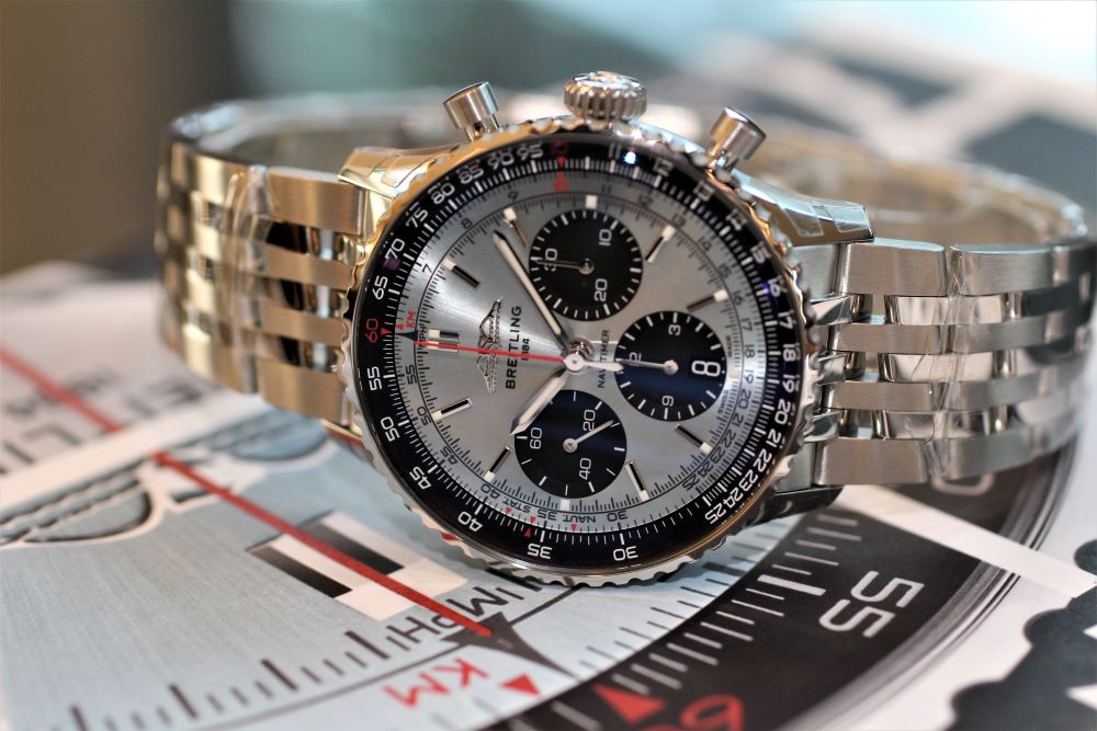 ブライトリング】このサイズが欲しかった！人気のアイスブルー文字盤に