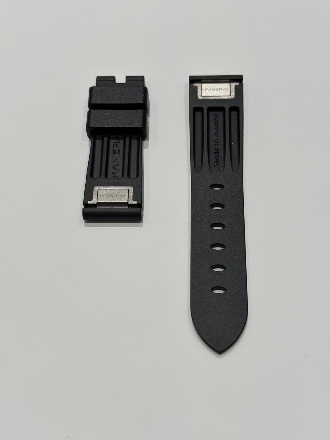 パネライ 】ついに登場！ルミノールドゥエ38mm用 純正ラバーストラップ