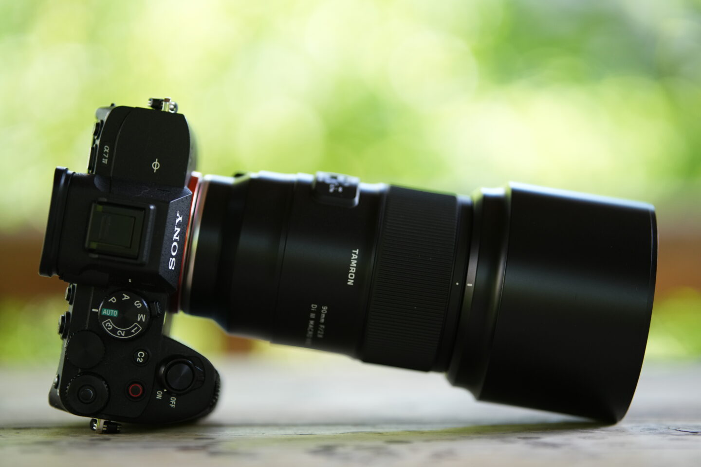伝説のタムキュー」と呼ばれるレンズ、タムロン 90mm F/2.8 Di III