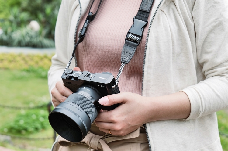 シグマ 56mm F1.4 DC DN Contemporary Xマウントレビュー｜X-E4で