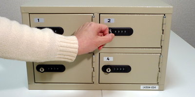 EIKO エーコー 貴重品保管庫＜数字合わせ式＞緊急解錠付 2列6段12人用