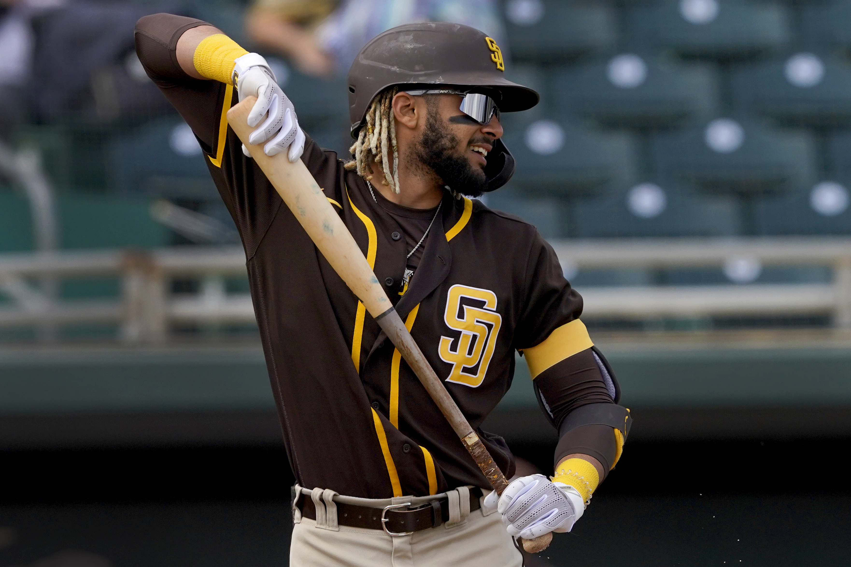 Padres SS Tatis Jr. leaves game with shoulder discomfort – KTSM 9 News