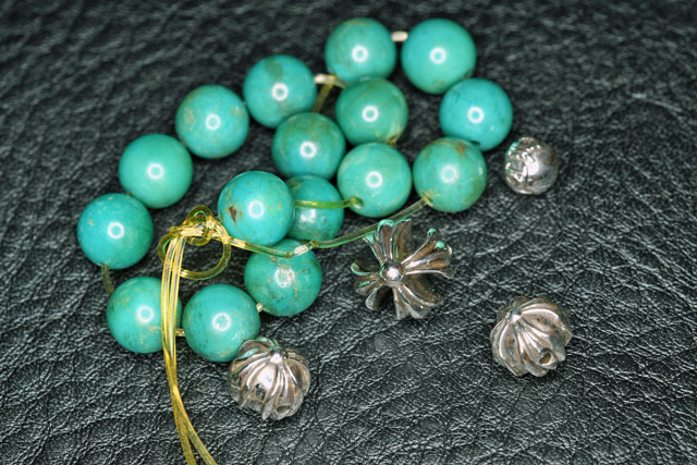 クロムハーツ ターコイズ ビーズブレスレットのゴム交換修理 ｜ クロム