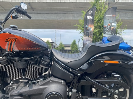 ケイアンドエイチ キング＆クイーンシート | ハーレーダビッドソン京都