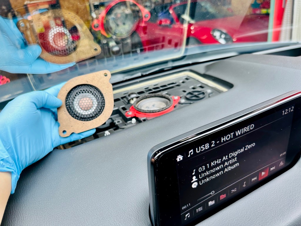 マツダ純正BOSEサウンドで一番重要なスピーカーはセンタースピーカー