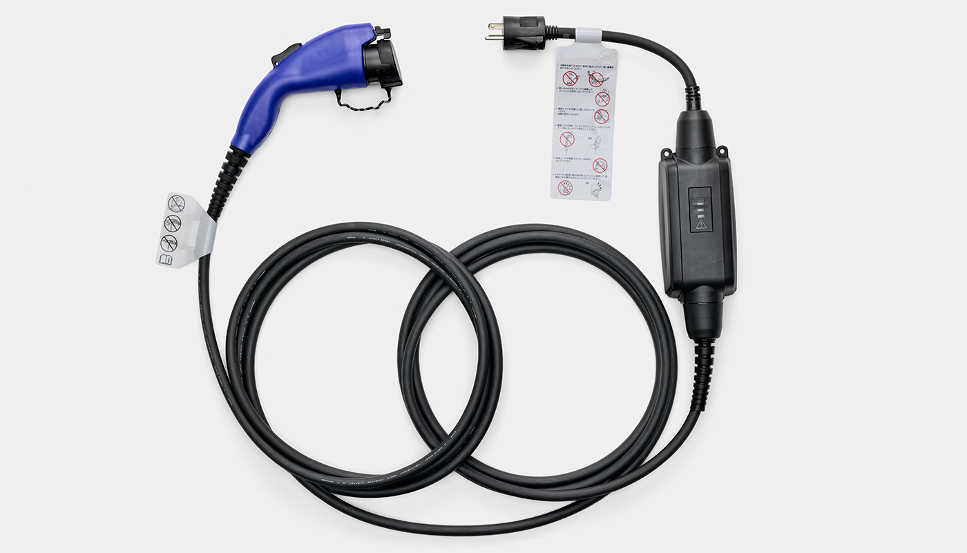 充電ケーブル／100V充電用アダプター｜充電・給電｜N-VAN e:｜Honda