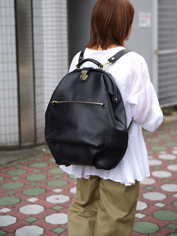 一泊二日の小旅行にも使える人気のワンパクリュック / 革鞄のHERZ