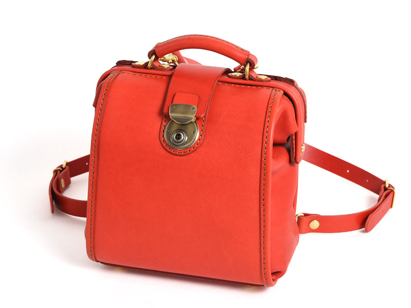 女性のための小さめミニリュックとして作ったルドミニョン / 革鞄の