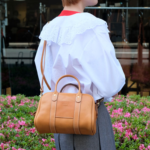 レディースバッグとして使える2wayタイプの総革ミニボストンバッグ