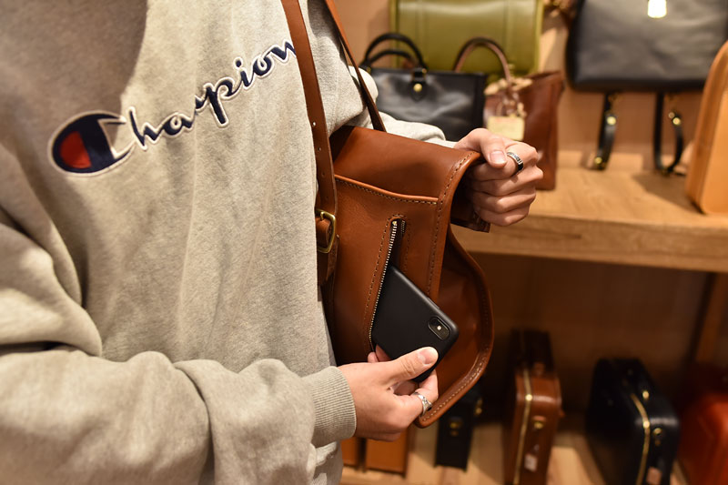 新作ロールトップトートの作り手インタビュー｜革鞄・革小物のHERZ公式通販