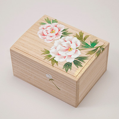 花暦絵入り小箱 〈5月 牡丹〉 ｜ 桐箱・京都 堀川五条 - 株式会社箱藤商店