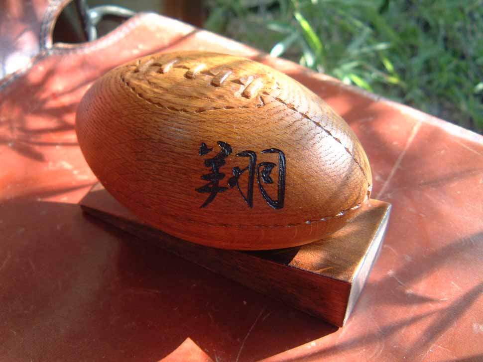 木製のミニ ラグビーボール | HUDSON RIVER WOOD CRAFTS