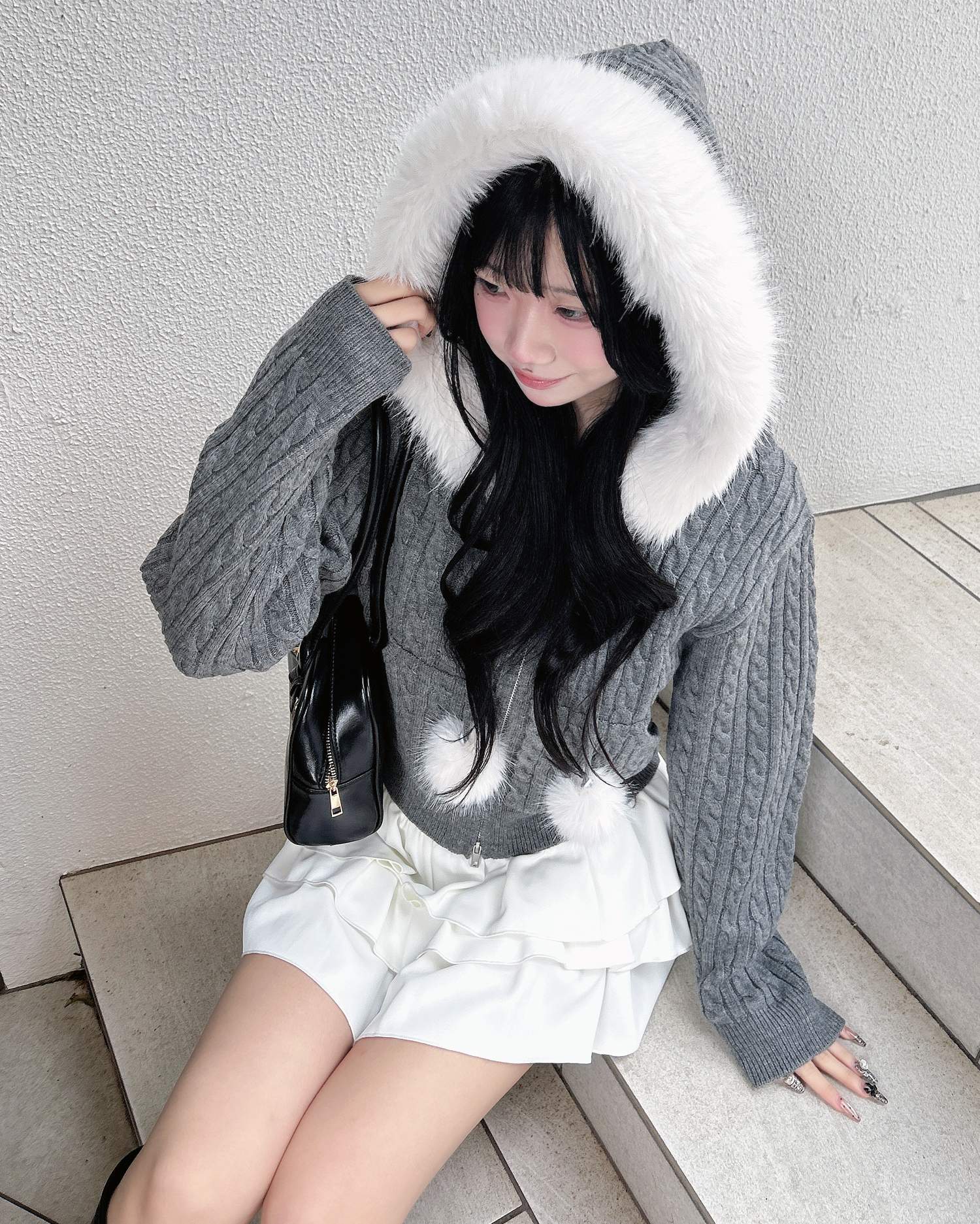 ポンポン付フェイクファーケーブルニットパーカー｜INGNI(イング) 公式