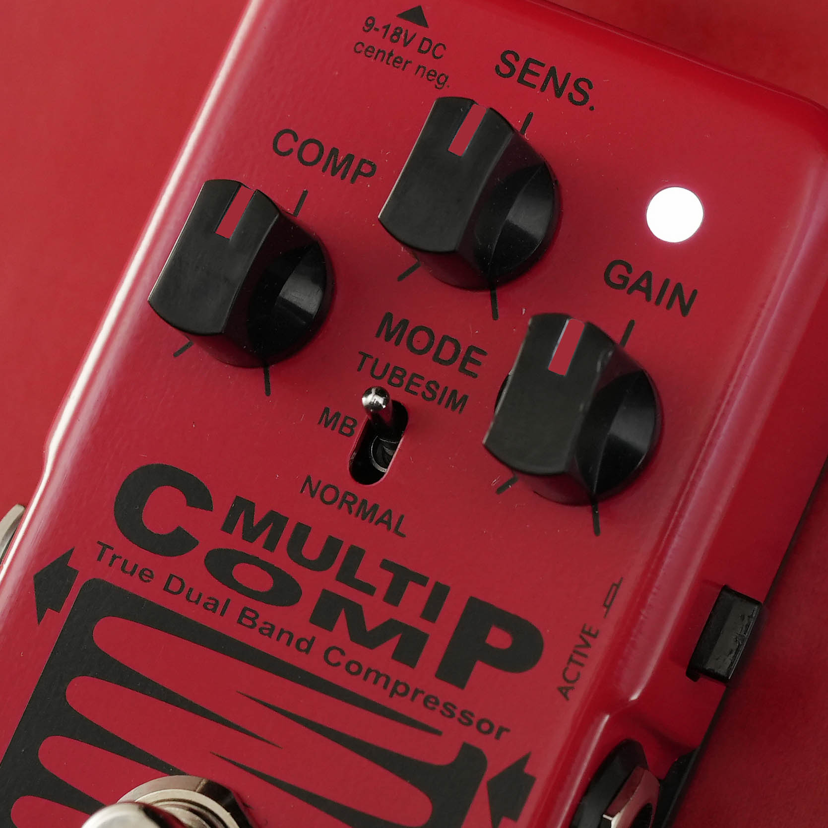 EBS】イケベ楽器店を象徴するこだわりのカラー｢朱色＝Vermilion｣を纏っ