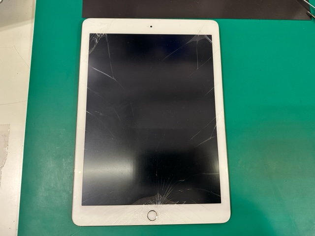 iPad第5世代のフロントパネル交換修理をご紹介！ | iPhone修理アイサポ