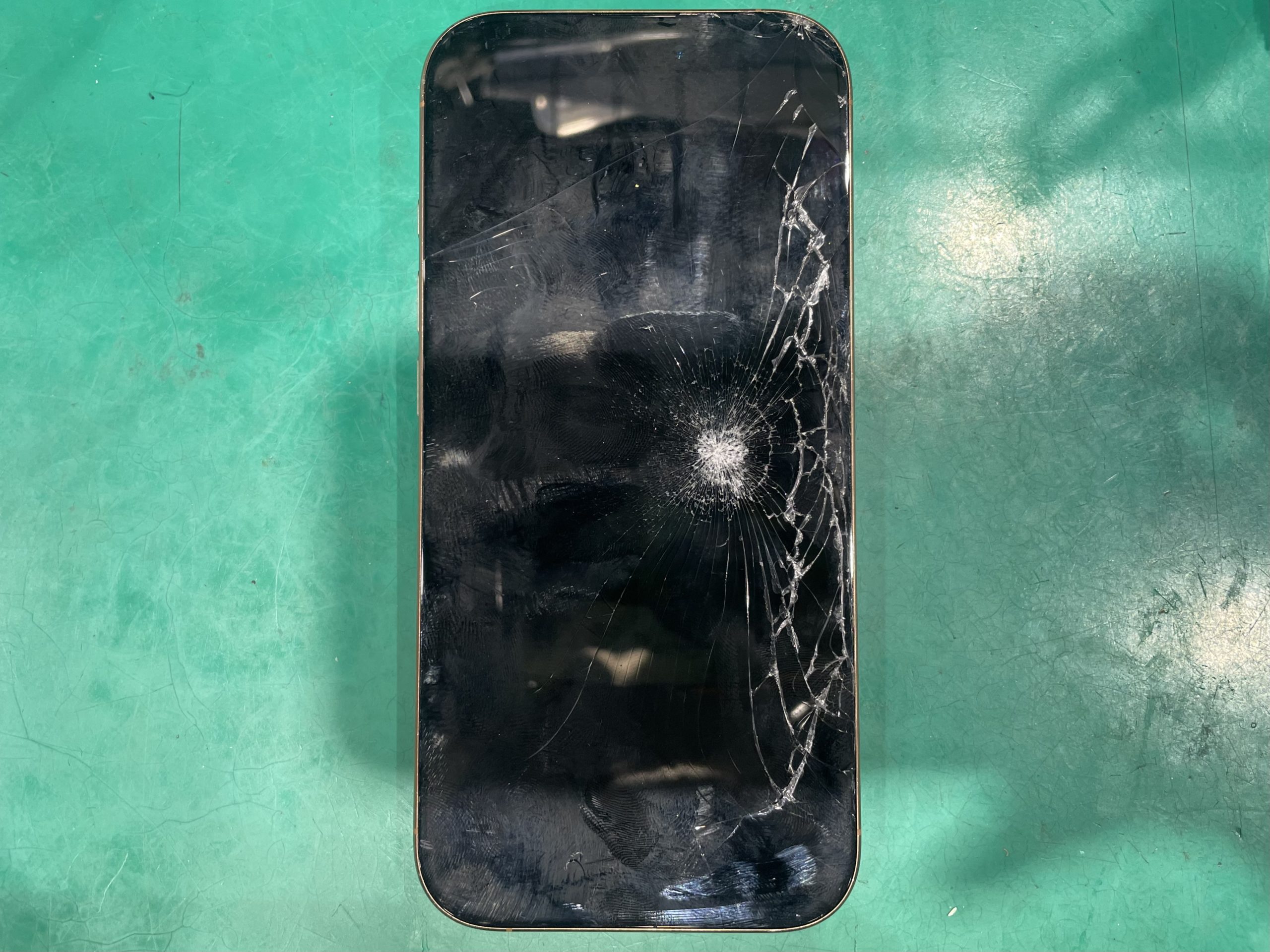 iPhone16Pro フロントパネル交換修理を承りました！ | iPhone修理