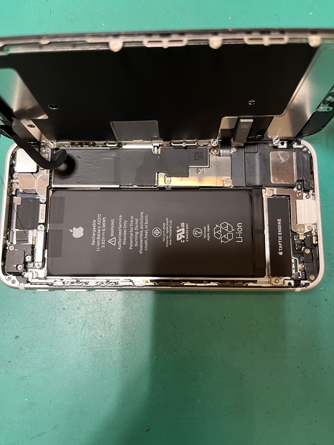 iPhone SE2画面割れ交換のご案内！ | iPhone修理アイサポ 修理事例