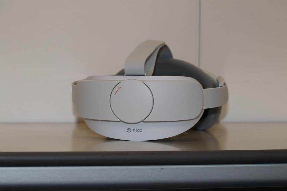 峯岸みなみVRに熱中し「あっつい」 ヘッドセット「PICO 4」で没入体験