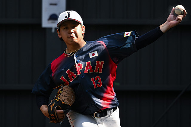 ダルビッシュ有アドバイザーも見守る中で多くの投手がブルペン入り