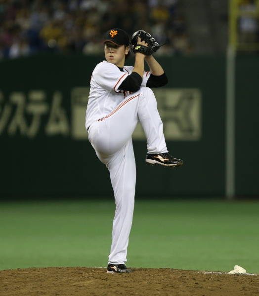 阪神戦で力投する巨人の山口鉄也（東京ド…：「侍ジャパン」 山口鉄也