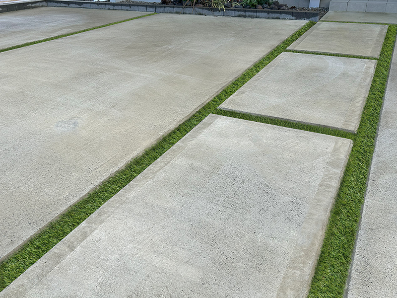 人工芝を駐車場の目地に施工する方法 - おしゃれな外構を実現しよう