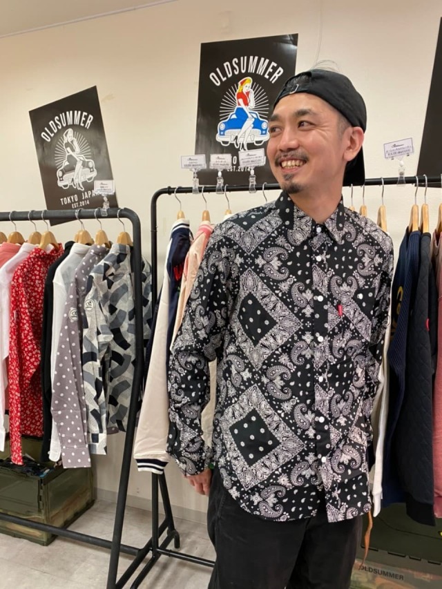 長袖シャツ（バンダナ柄）