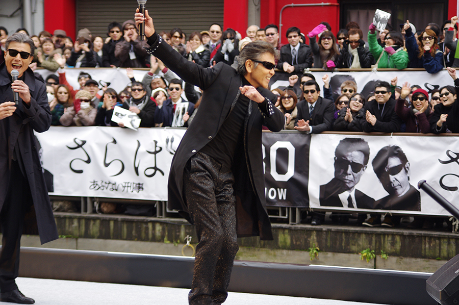舘ひろし＆柴田恭兵、大阪・道頓堀でゲリライベント | Lmaga.jp