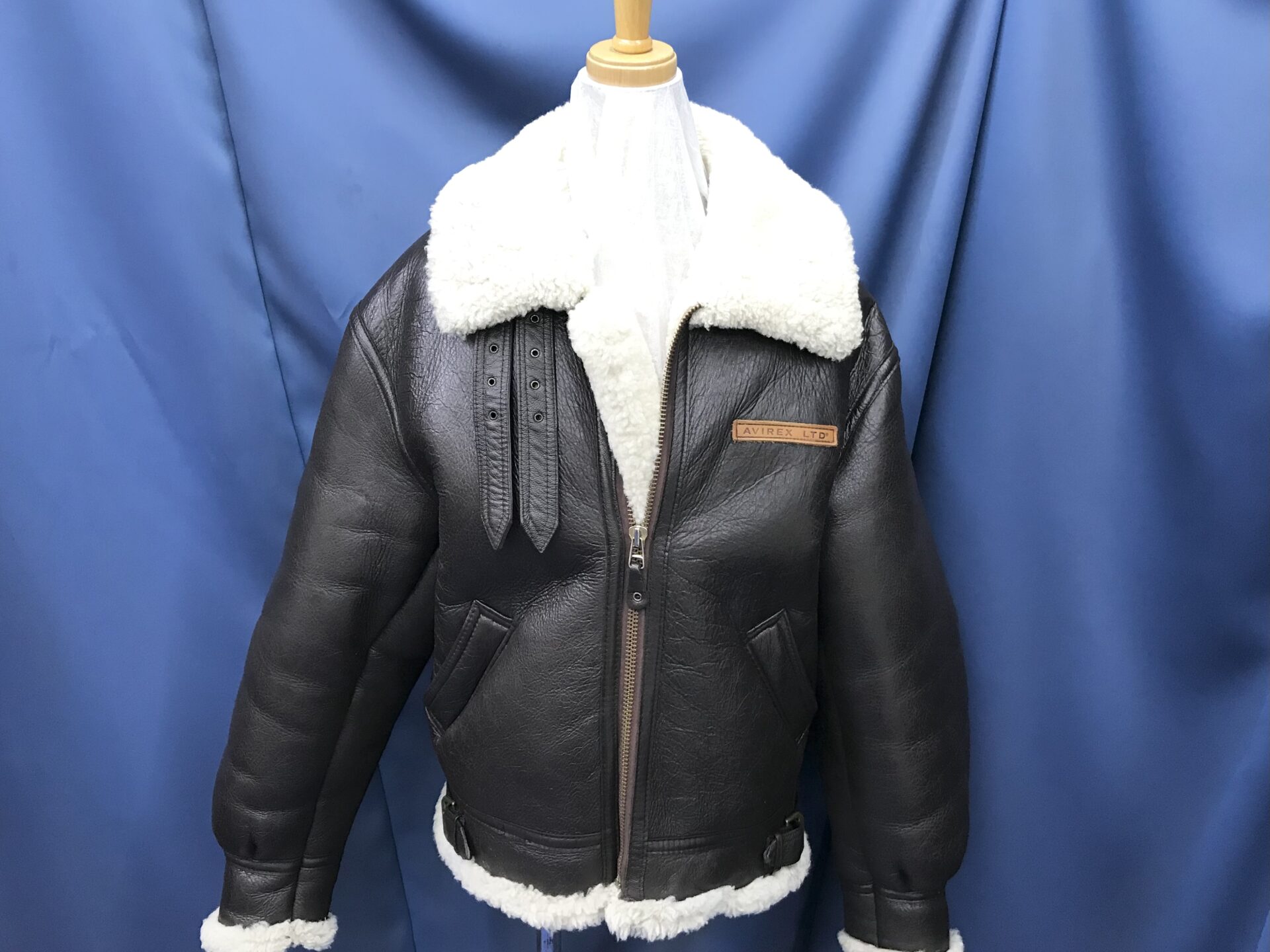 AVIREX B-3 ムートンジャケット キズ補修・全面染め直しのご紹介