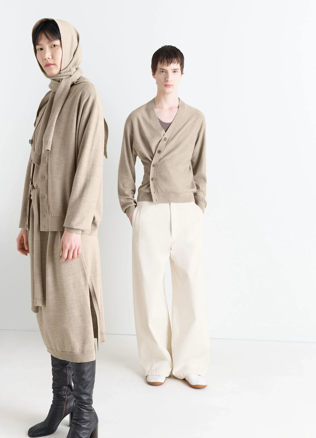 RELAXED TWISTED CARDIGAN IN MERINO BLEND - Light Taupe - Merino