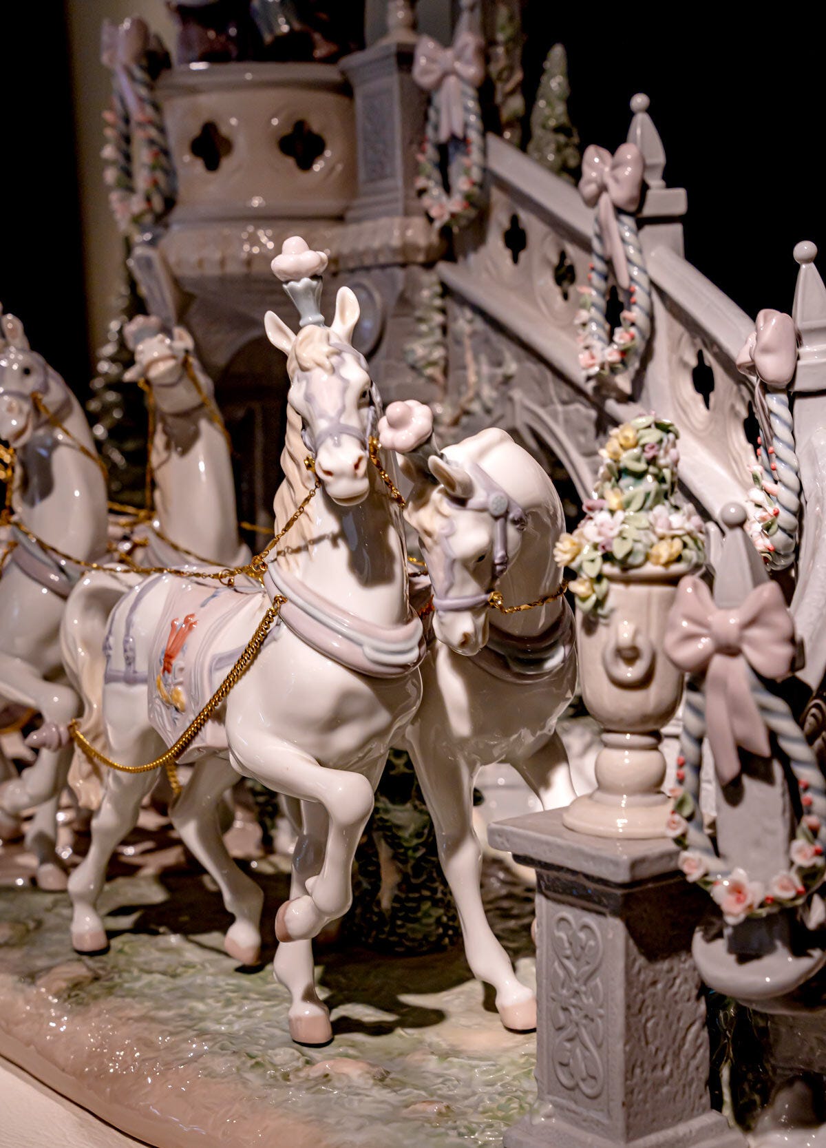 ふみふみ　LLADRO リヤドロ　 モンテカルロの貴婦人 扇の貴婦人 (Blue) | リヤドロ公式オンライン