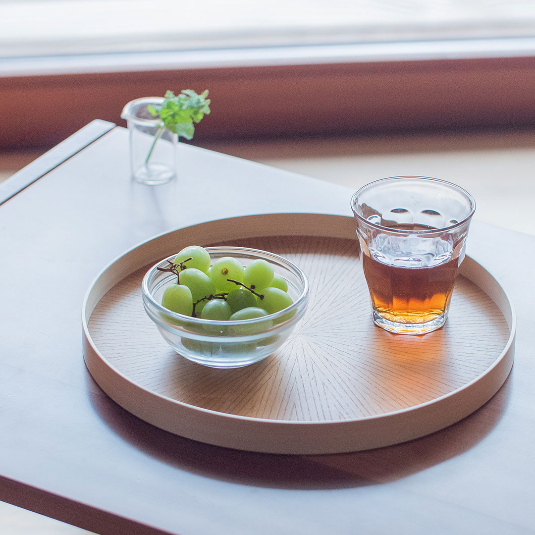 大切に使い続けたい 木製トレーの魅力 | LIVING MOTIF｜家具