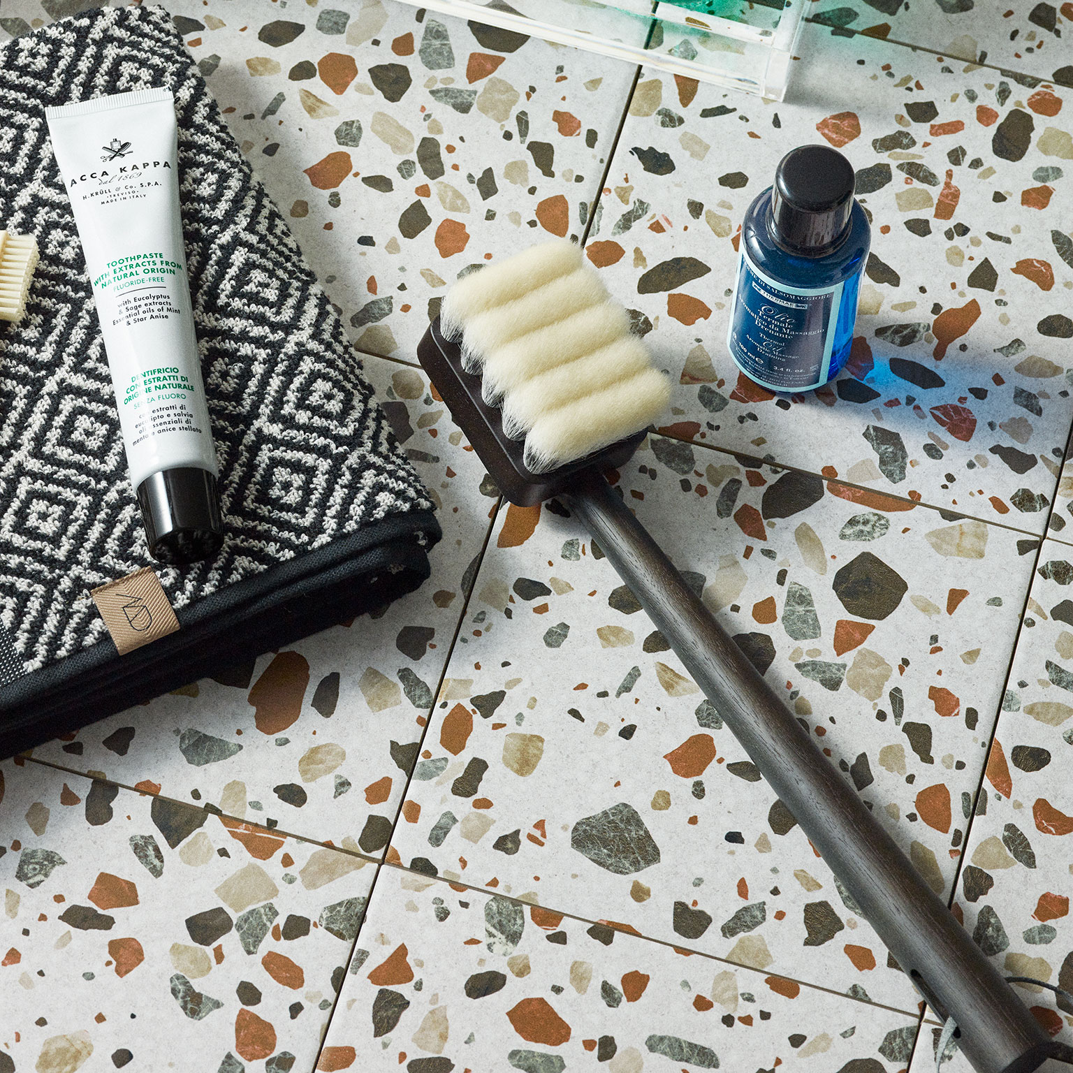 SHAQUDA（シャクダ）JIVA ボディブラシ | LIVING MOTIF｜家具