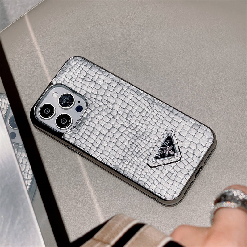 プラダ iphone17 ケース パイソン 型押し prada スマホケース メッキ