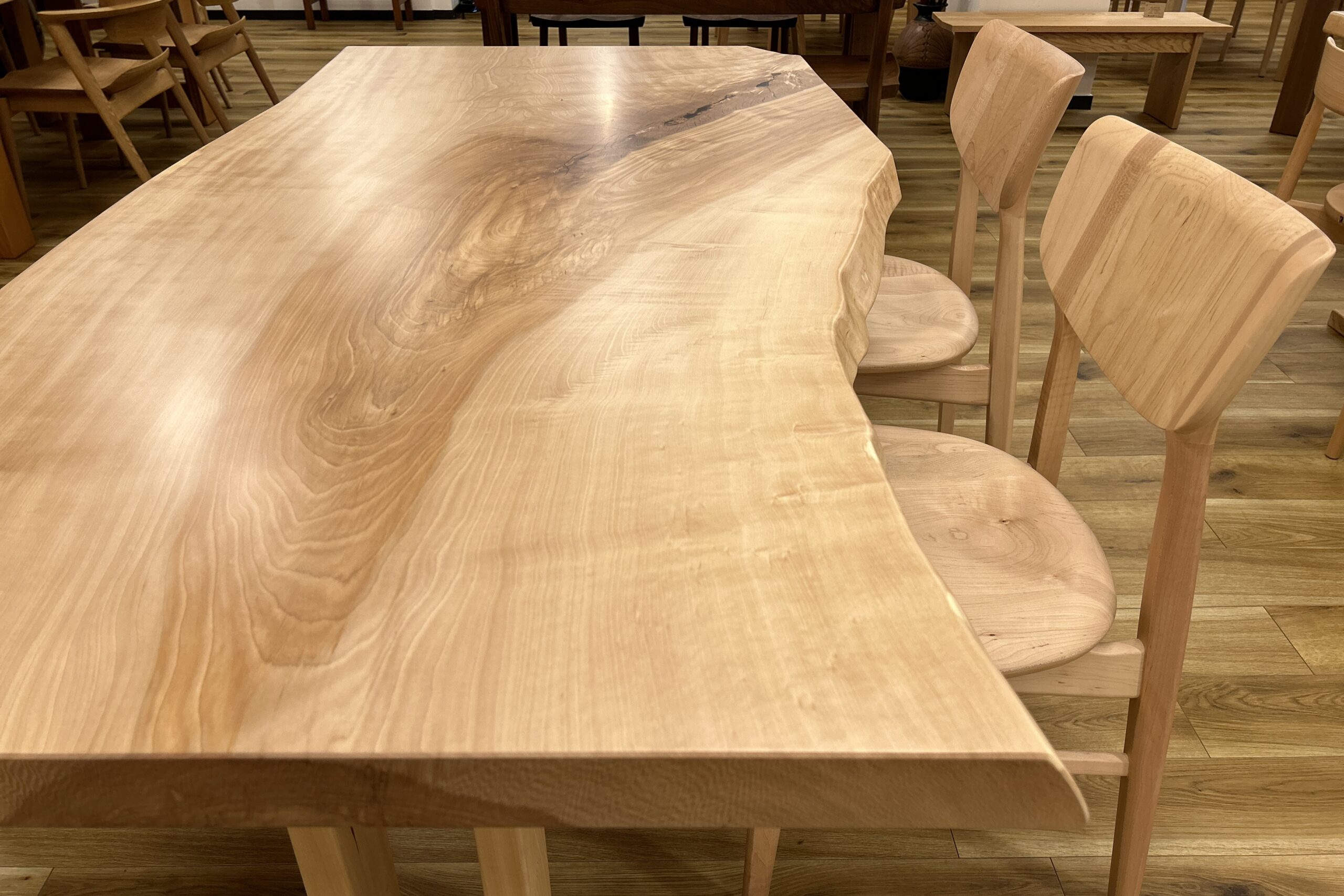 売約済み】栃（トチ）一枚板テーブル ③（国産/二本脚付） – 木匠舘