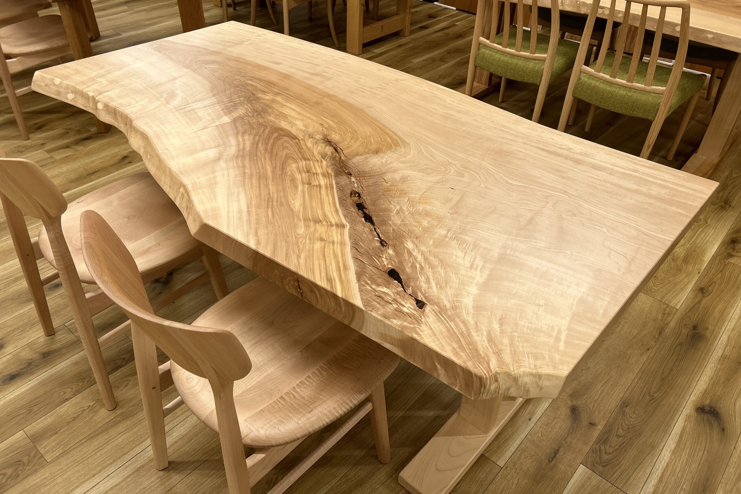 売約済み】栃（トチ）一枚板テーブル ③（国産/二本脚付） – 木匠舘