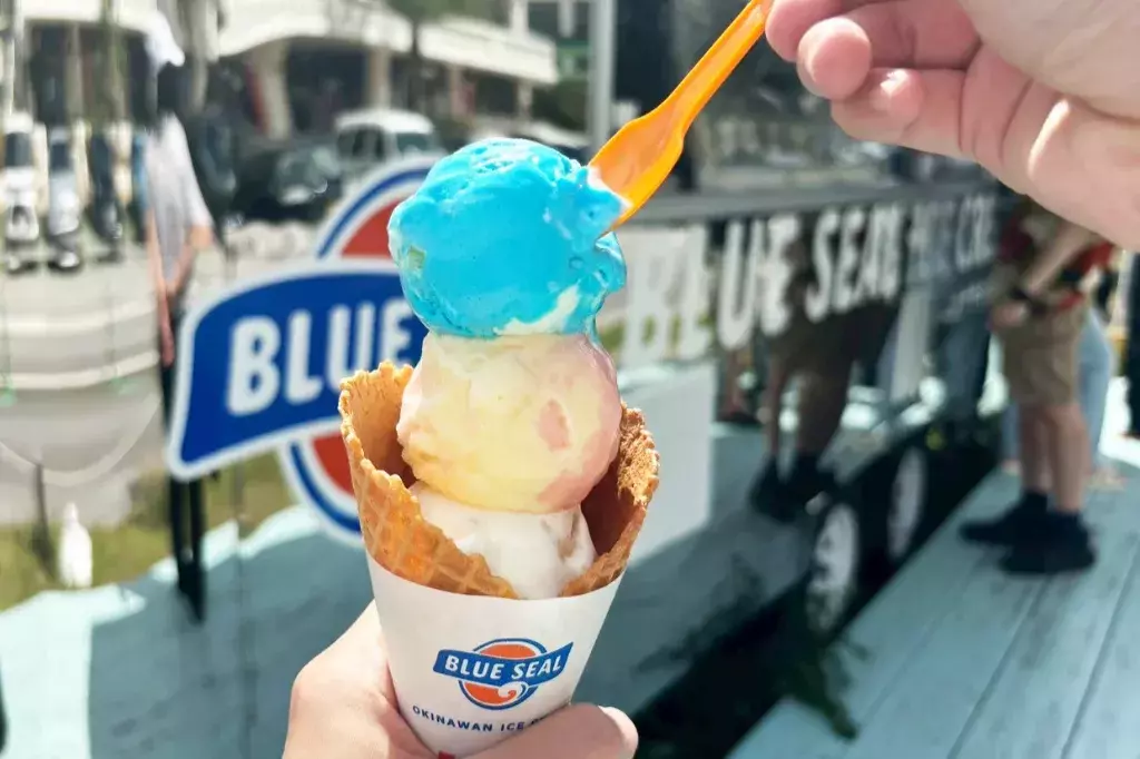 ブルーシール ハナサキマルシェ店｜本部町限定アイスメニューがある