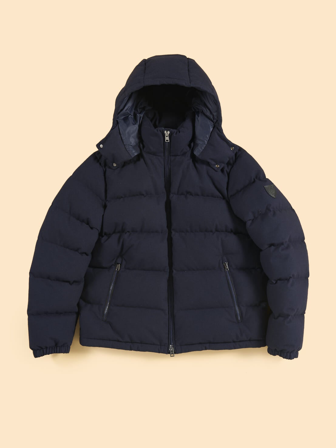 黒の次に買うべきは「大人ネイビー」なダウンジャケット！ カナダ