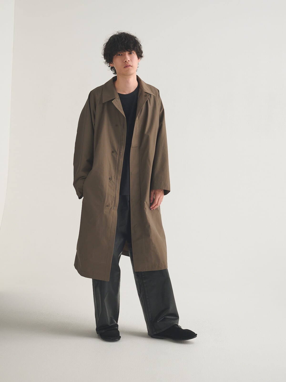 完売続出中「ユニクロ ユー」の新作アウターを服好きモデルはどう